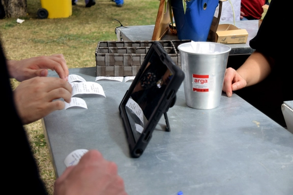Hardware y dispositivo móvil FesteaPay